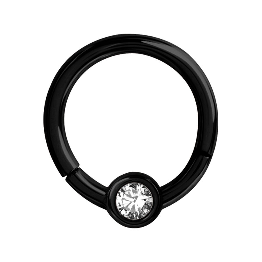 Musta septum clicker kirurginteräksestä, jossa kirkas kristalli valkoisella taustalla