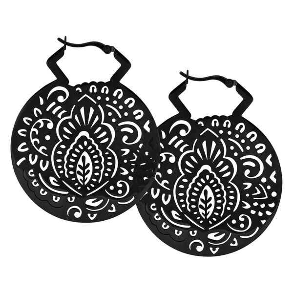 Schwarze Ohrringe aus Chirurgenstahl mit Mehndi-Muster auf weißem Hintergrund