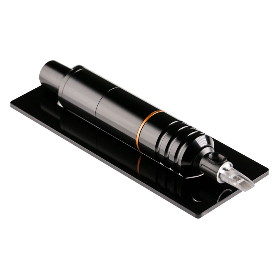 HAWK PEN negro sobre bandeja rectangular negra sobre fondo blanco
