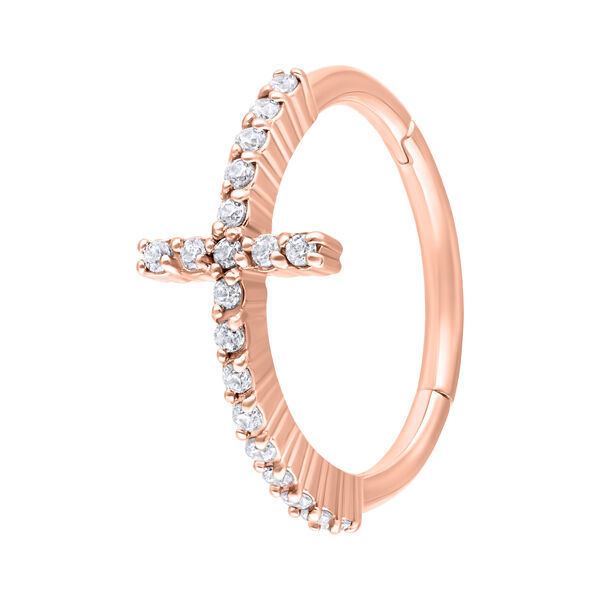 Anello piercing in oro rosa con croce di cristalli chiari su sfondo bianco