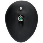 Piercing all'ombelico in argento con cristallo verde smeraldo su sfondo nero