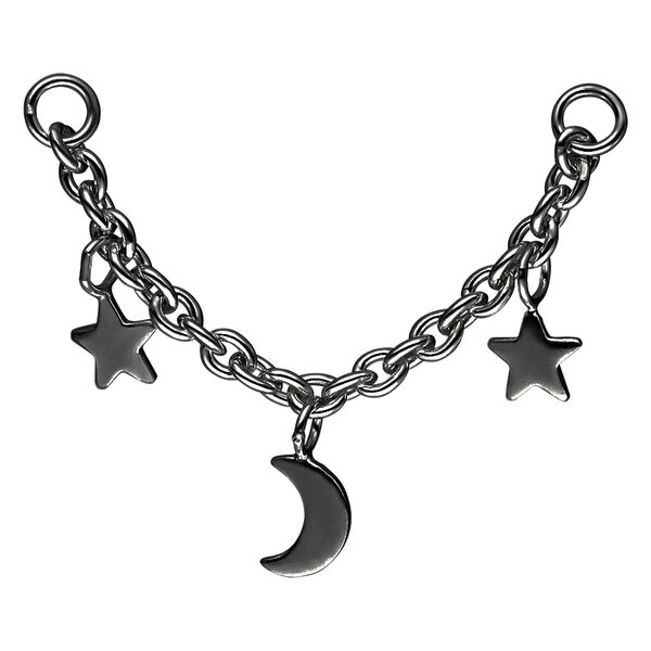 Cadena de piercing negra con luna y estrellas sobre fondo blanco