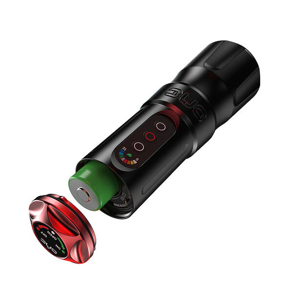 Máquina de tatuar FK Irons ONE negra con batería desmontable sobre fondo blanco