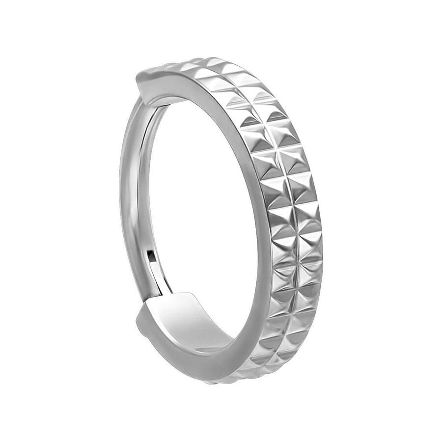 Anillo articulado plateado de titanio con 8,0 mm de diámetro sobre fondo blanco