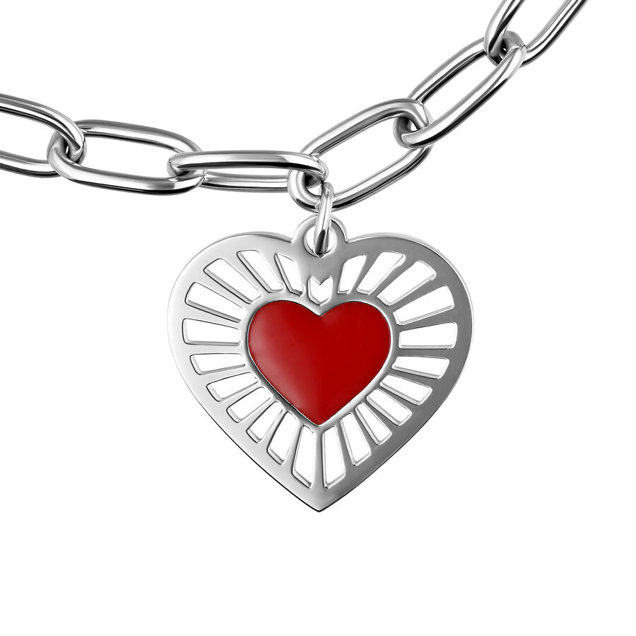 Bracciale argento con ciondolo a cuore rosso su sfondo bianco