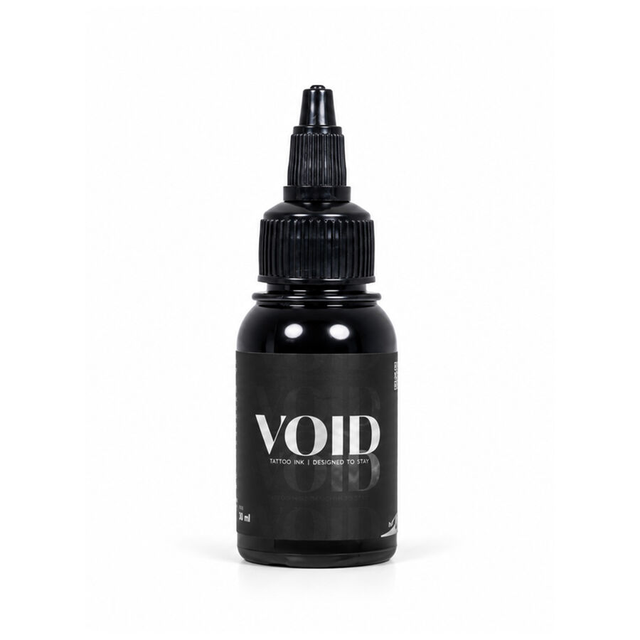 Schwarze Flasche Void Tattoo Tinte mit schwarzem Etikett auf weißem Hintergrund