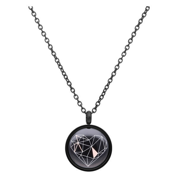 Cadena negra con colgante de corazón geométrico sobre fondo neutro