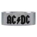 Silberner Ring mit schwarzem ACDC Logo auf weißem Hintergrund