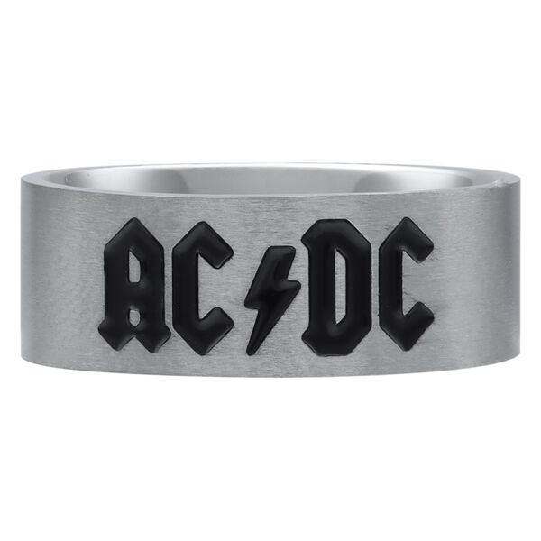 Anillo plateado con logo negro de ACDC sobre fondo blanco