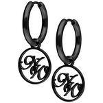 Aros negros de Nightwish con colgante sobre fondo blanco