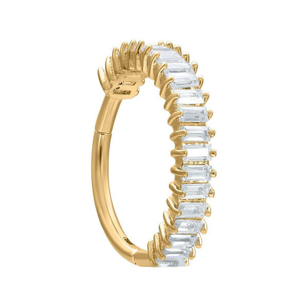 Anello piercing dorato con cristalli chiari su sfondo bianco