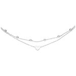 Bracciale a doppio filo in argento con ciondolo a cuore e sfere su sfondo bianco