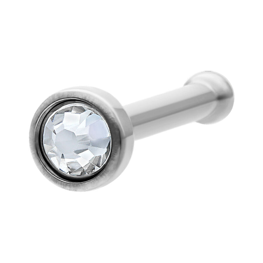 Piercing nasal de titanio plateado con piedra cristalina sobre fondo blanco