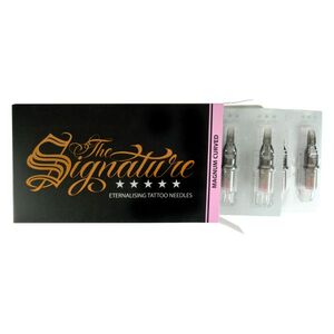 Magnum Curved Cartridge Tattoonadeln 20 Stk Verpackung von Magnum Curved Cartridge Tattoonadeln mit transparenten Kassetten auf weißem Hintergrund