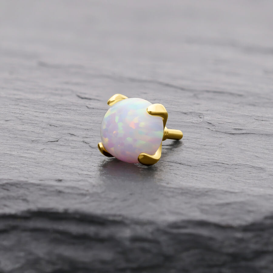 Runder 14K Goldaufsatz mit synthetischem Opal auf grauem Hintergrund