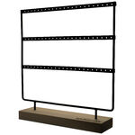 Display nero con tre file per la presentazione di anelli su base rettangolare in legno
