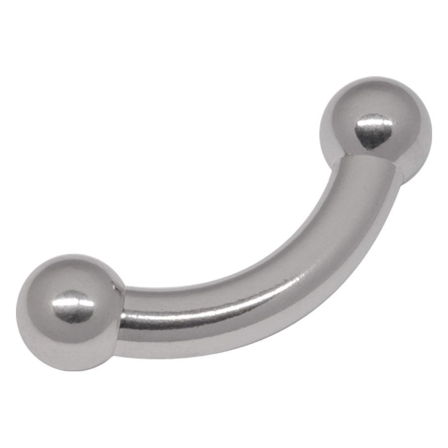 Piercing íntimo curvado de plata con dos bolas sobre fondo blanco