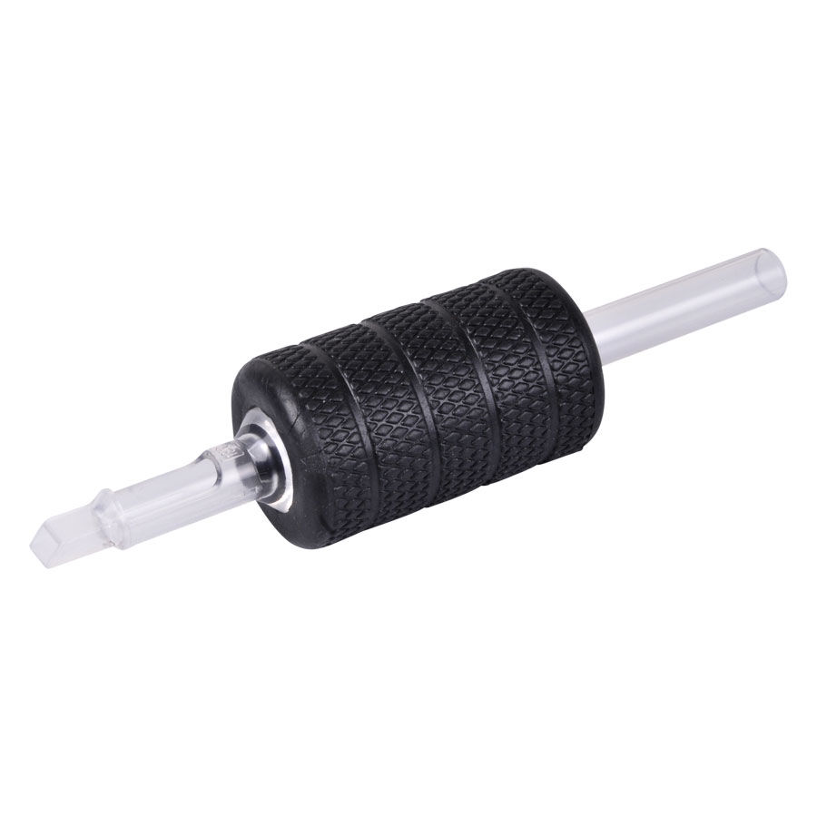 Impugnatura in gomma Soft Riffle nera con 17 aghi su sfondo bianco