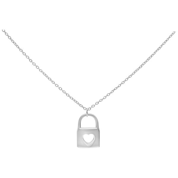 Collana d'argento con ciondolo a forma di cuore su sfondo bianco