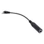 Cable adaptador negro con conector de 3.5mm y enchufe de 6.3mm sobre fondo blanco