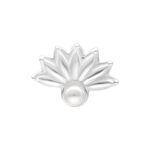 Inserto Peacock in argento con perla su sfondo bianco
