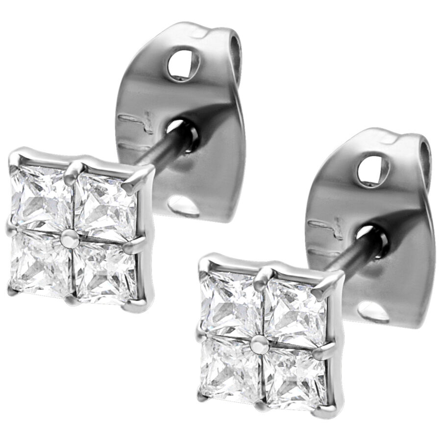 Silberne Ohrstecker mit quadratischen Kristallen auf weißem Hintergrund