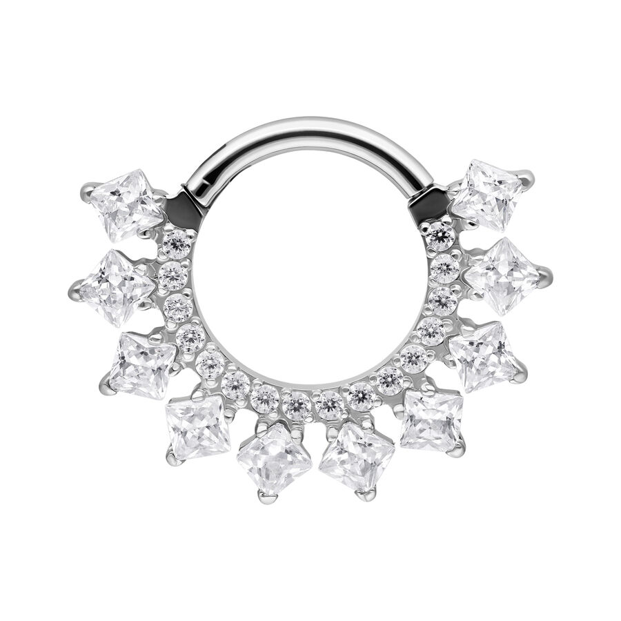 Clicker per setto nasale argento con cristalli scintillanti su sfondo bianco