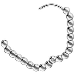 Oval Bubble Hoops in Silber aus Chirurgenstahl Silberne oval geformte Ohrringe aus glänzendem Chirurgenstahl 316L auf weißem Hintergrund