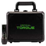 Set negro Critical Torque 3.5 con maleta y dispositivo sobre fondo blanco