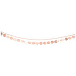 Roségoldene mehrlagige Fußkette aus Chirurgenstahl auf weißem Hintergrund