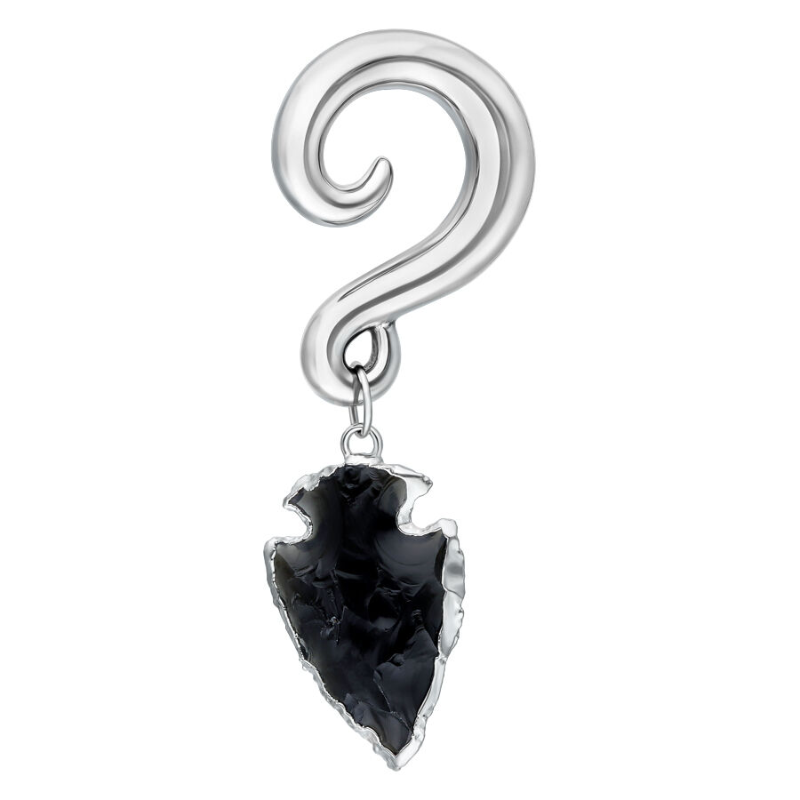 Diseño de media luna plateada con piedra de obsidiana negra colgante sobre fondo blanco