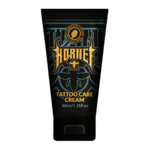 Crema per tatuaggi Hornet nera 40 ml tubo su sfondo trasparente