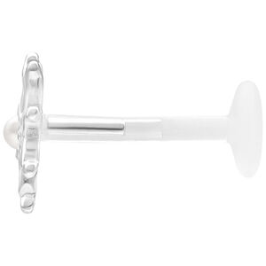 Silbernes Bloom Push Fit Labret Piercing Silbernes Labret Piercing mit Blumenaufsatz auf weißem Hintergrund