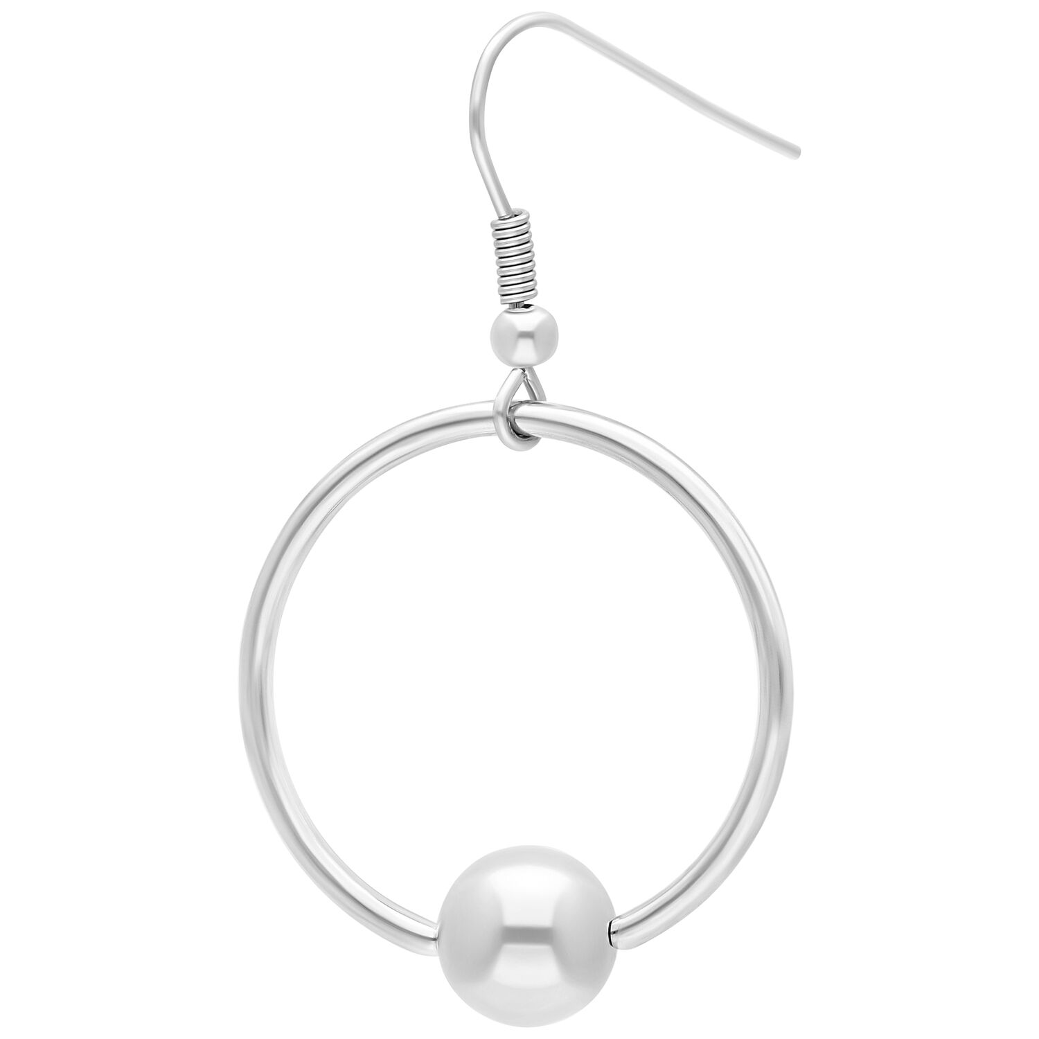 Silberne O-Ring Ohrringe aus Chirurgenstahl Silberne O-Ring Ohrringe mit Steckverschluss auf weißem Hintergrund