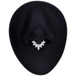Silberner Septum Clicker mit Marquise Kristallen auf schwarzem Hintergrund