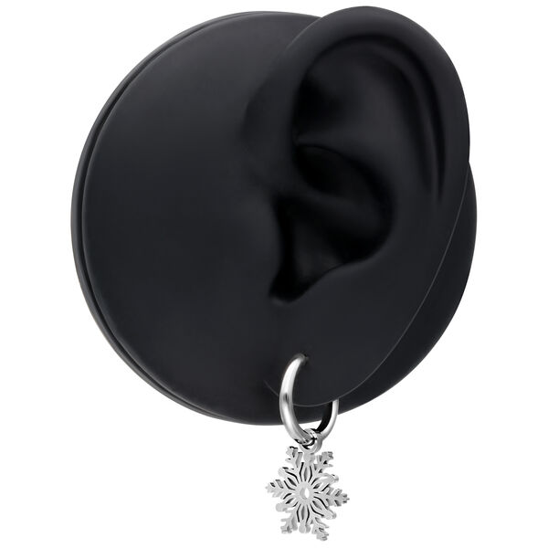 Aros de plata con colgante de copo de nieve en modelo de oreja negra