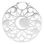 Orecchini rotondi in argento con design a fasi lunari su sfondo bianco