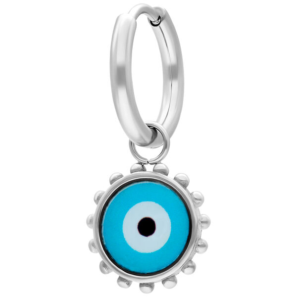 Orecchino d'argento con ciondolo occhio Nazar blu su sfondo bianco