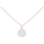 Collana in oro rosa con ciondolo a forma di smiley su sfondo bianco
