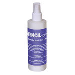 Flacone bianco di Stencil Prep Spray da 250ml con etichetta blu su sfondo bianco