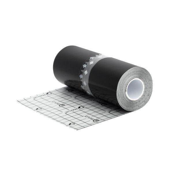 Rotolo di bendaggio nero Dermalize® Pro Roll, parzialmente srotolato su sfondo bianco
