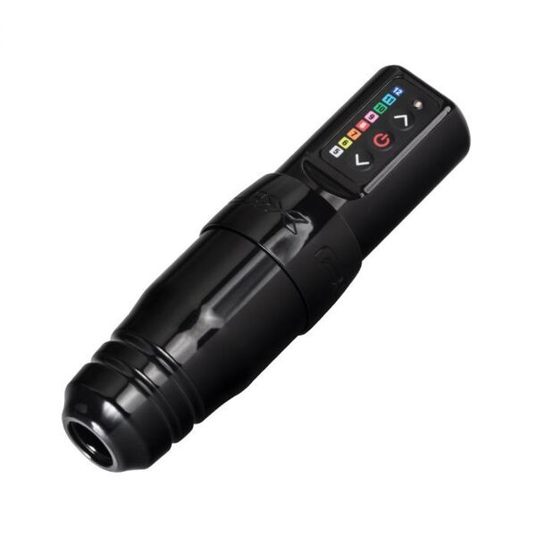 Máquina de tatuaje negra FK Irons Microbeau Flux S sobre fondo blanco