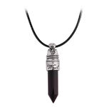 Schwarze Kette mit silbernem 'Wrath' Anhänger auf weißem Hintergrund
