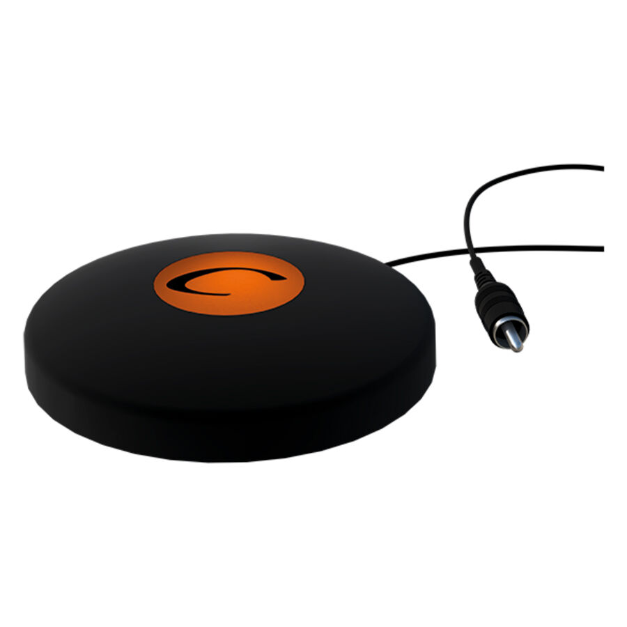 Pedal negro redondo con logo naranja y cable sobre fondo blanco