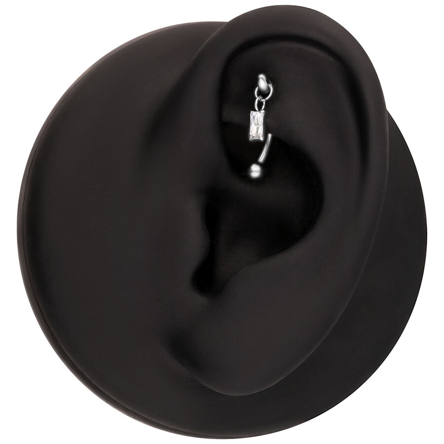 Modello di orecchio nero con attacco piercing in cristallo baguette argento