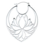Orecchini Lotus Hoops in acciaio inossidabile argentato su sfondo bianco