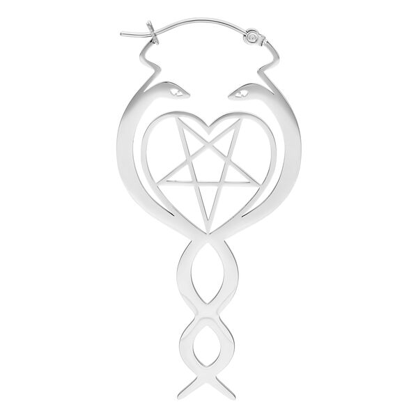 Pendientes plateados con motivo de serpiente y pentagrama sobre fondo blanco