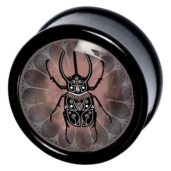 Schwarzer Plug mit Käferdesign und Ornamentrahmen auf neutralem Hintergrund