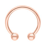 Barbell circolare in titanio rosé su sfondo bianco