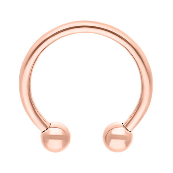 Barra circular de titanio en oro rosado sobre fondo blanco